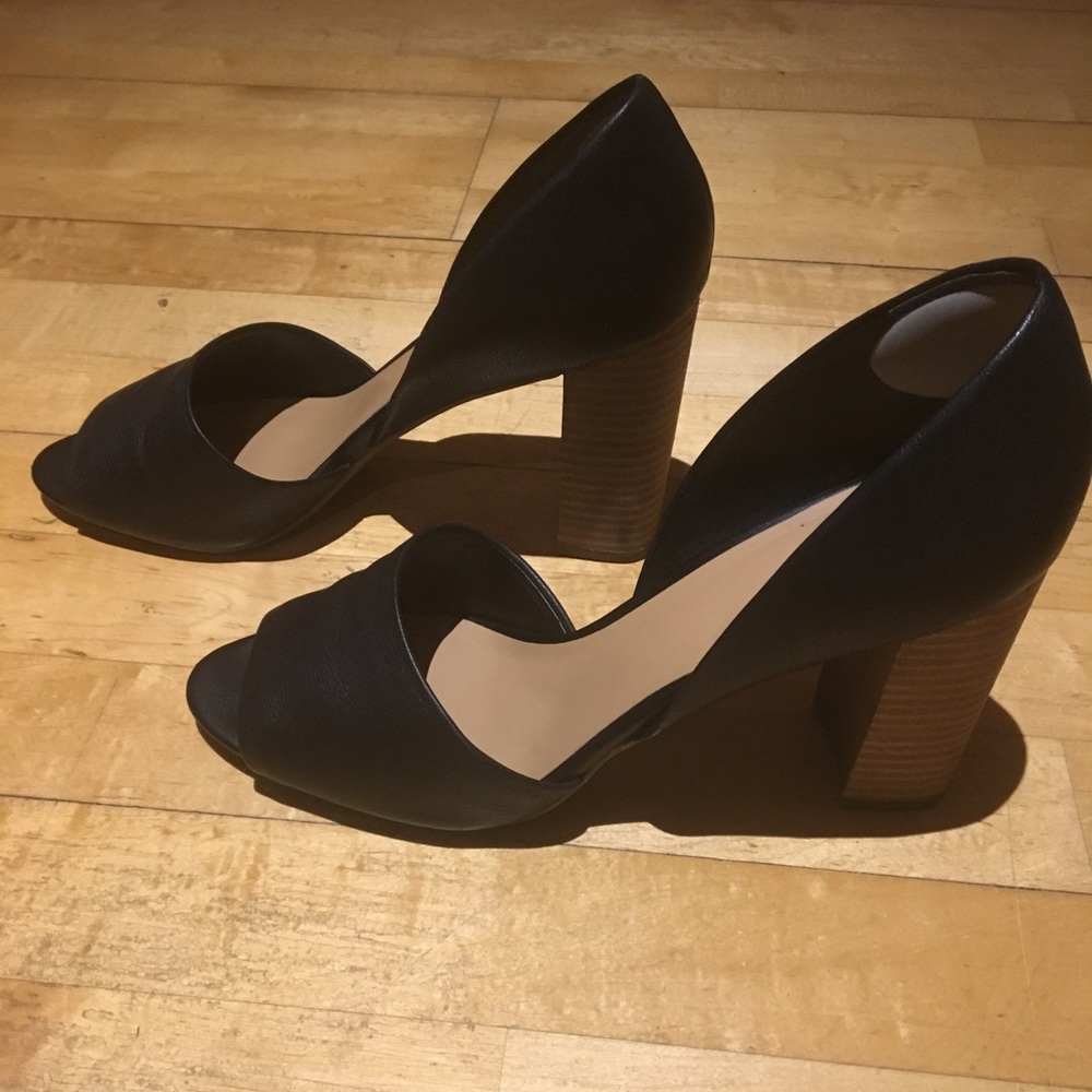 Franco Sarto black leather peep toe shoe